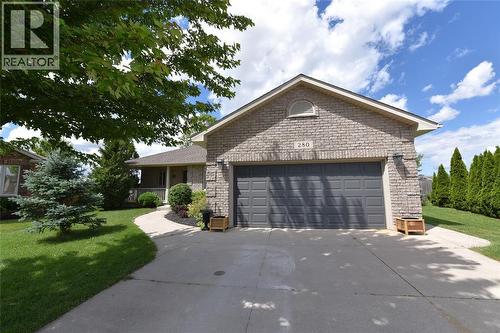 280 Evergreen TRAIL  Petrolia, ON N0N 1R0