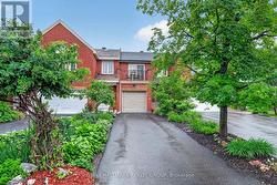 162 DUNBARTON COURT  Ottawa, ON K1K 4L6