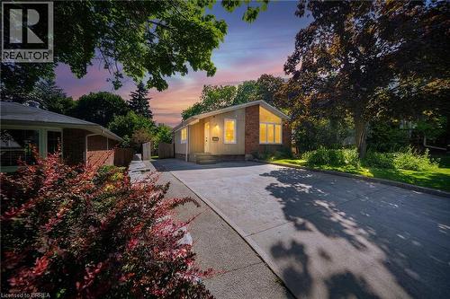 17 FLYNN Avenue  Cambridge, ON N3C 2T8