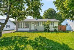 104 ORIOLE AVENUE  Ottawa, ON K2L 1E7