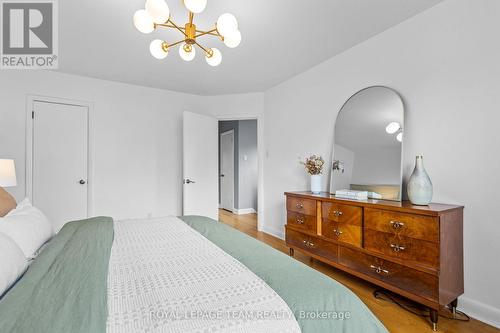 1215 Emperor Avenue, Ottawa, ON 