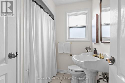1215 Emperor Avenue, Ottawa, ON 