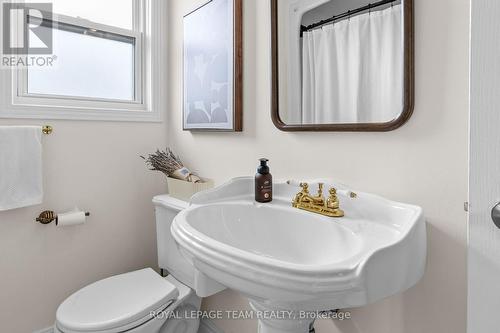1215 Emperor Avenue, Ottawa, ON 