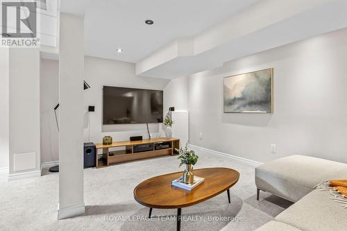 1215 Emperor Avenue, Ottawa, ON 