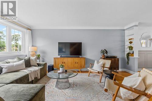 1215 Emperor Avenue, Ottawa, ON 