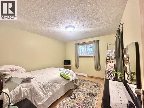 310 Mountain View Road, Mcbride, BC - Indoor Photo Showing Bedroom