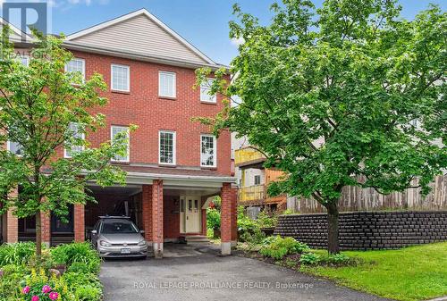 80 ROTHBURY CRESCENT  Ottawa, ON K1K 4N7
