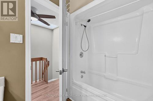 Main Bath - Third Floor - 80 Rothbury Crescent, Ottawa, ON 