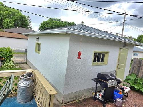 406 Cork Ave, Winnipeg, MB 