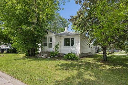 337 1St St, Morris, MB 