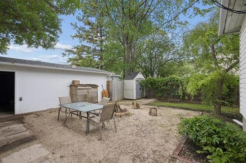 337 1St St, Morris, MB 