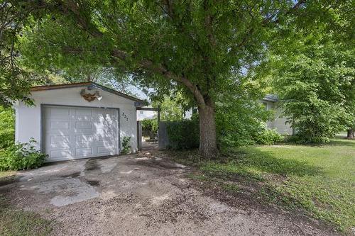 337 1St St, Morris, MB 