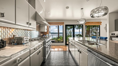 1093 Ash St, Campbell River, BC 