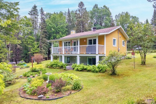 1451 Ch. du Lac-aux-Bois-Francs O.  Rivière-Rouge, QC J0T 1T0