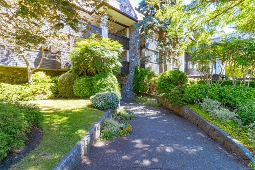 #306-1120 Fairfield Rd  Victoria, BC V8V 3A7