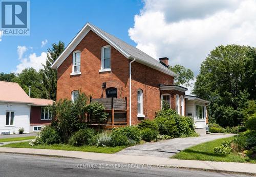33 A & B NAPOLEON STREET  Carleton Place, ON K7C 2X4
