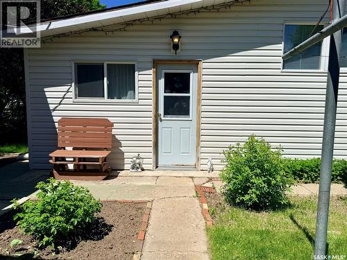 201 3Rd Street E, Ponteix, SK 
