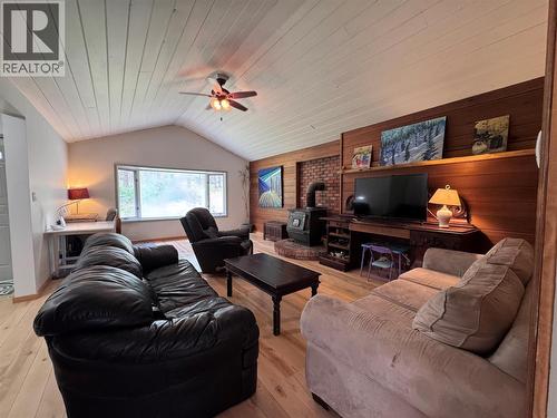 725 3 Highway, Cascade, BC 