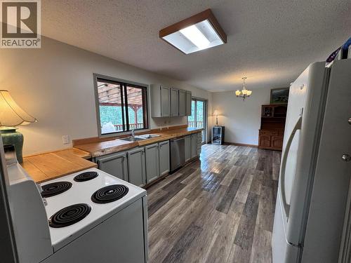 725 3 Highway, Cascade, BC 
