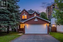 25 CRYSTAL PARK CRESCENT  Ottawa, ON K2C 3Z8