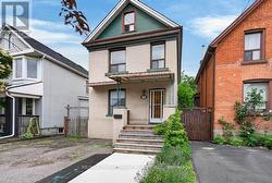 21 EAST BEND AVENUE N  Hamilton, ON L8L 7E1