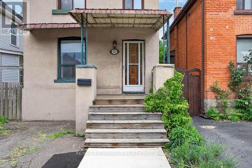 21 East Bend Avenue N, Hamilton, ON 