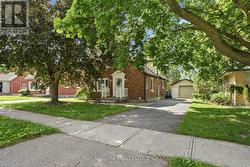 179 MURDOCK AVENUE  Waterloo, ON N2J 2M4