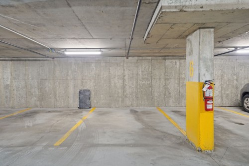 Garage - 406-126 Boul. Hymus, Pointe-Claire, QC 