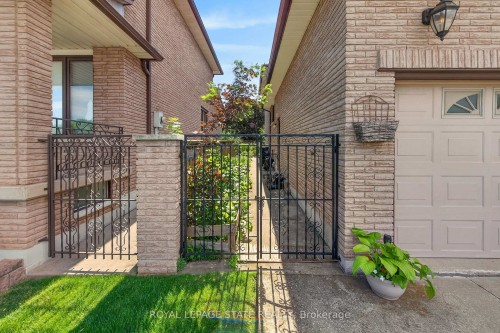 15 Ellen Avenue, Hamilton, ON 