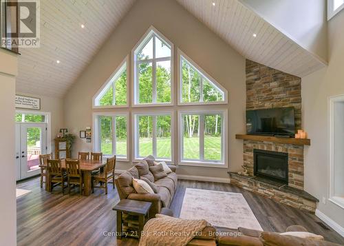 3082 Fairgrounds Road, Severn, ON 