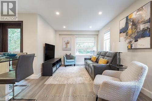 44 Hawthorne Crescent, Barrie, ON 