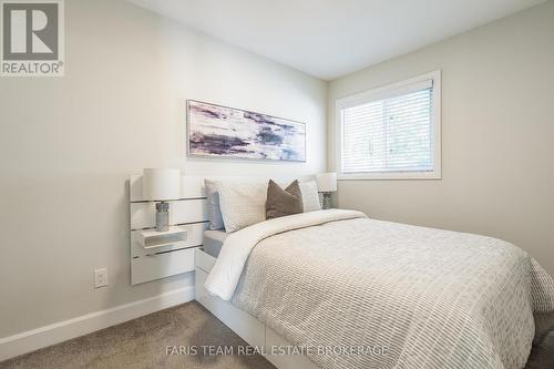 44 Hawthorne Crescent, Barrie, ON 