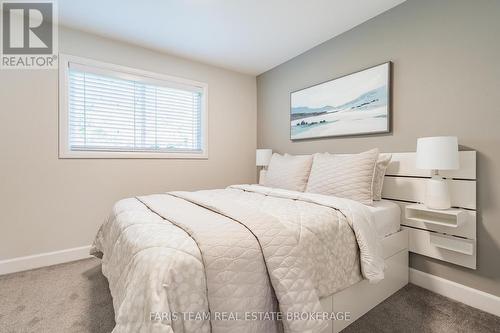 44 Hawthorne Crescent, Barrie, ON 
