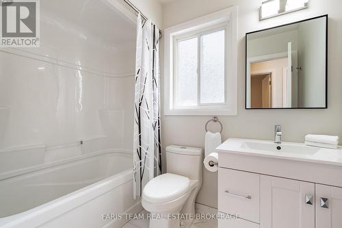 44 Hawthorne Crescent, Barrie, ON 