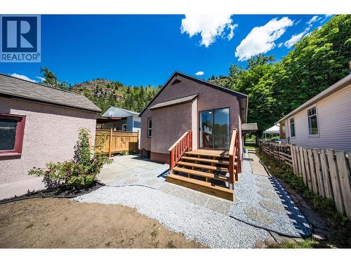 Sliding doors to the backyard - 1110 Second Avenue, Trail, BC 