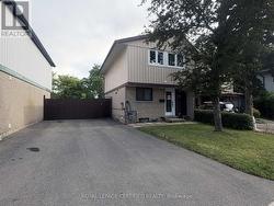 13 GREENHILLS SQUARE  Brampton, ON L6S 2J4