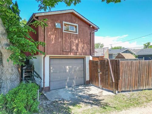 28 Clement Drive, Brandon, MB 