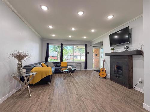 28 Clement Drive, Brandon, MB 