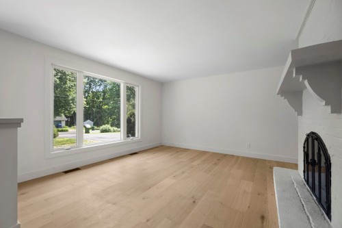 Salon - 532 Rue Stirling, Hudson, QC 