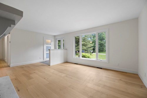 Salon - 532 Rue Stirling, Hudson, QC 