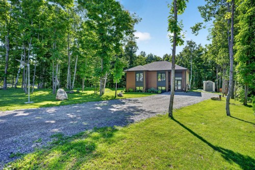 Façade - 409 Rue Des Étoiles, Saint-Hippolyte, QC 