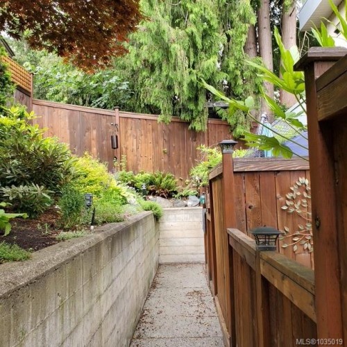 #202-116 Queens Rd, Duncan, BC 