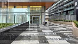 3704 - 39 ROEHAMPTON AVENUE  Toronto, ON M4P 0G1