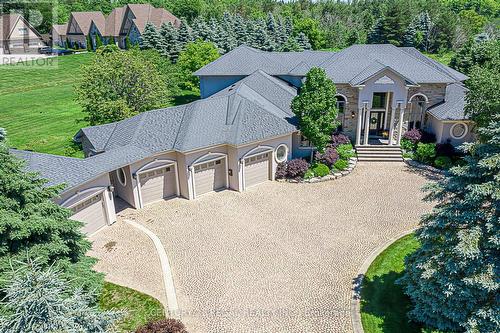16 LAKE WOODS DRIVE  Whitchurch-Stouffville, ON L4A 1P9
