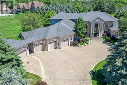 16 LAKE WOODS DRIVE  Whitchurch-Stouffville, ON L4A 1P9