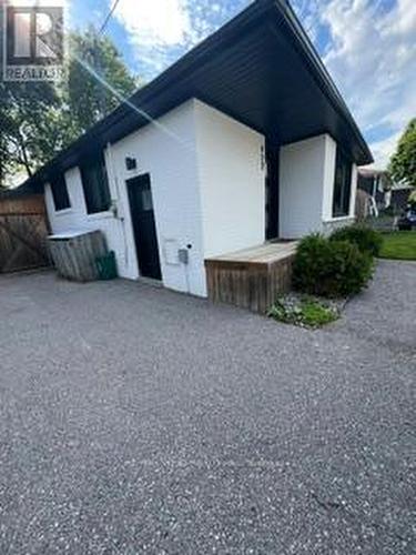 922 CENTRE STREET N  Whitby, ON L1N 4V1