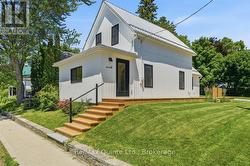 11 EYRE STREET  Prince Edward County (Picton Ward), ON K0K 2T0