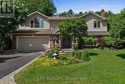 38 GLENDENNING DRIVE  Ottawa, ON K2H 7Y9
