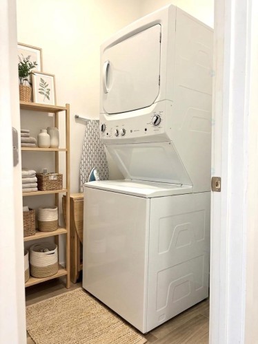 Laundry - 301-2630 Rue Notre-Dame O., Montréal (Le Sud-Ouest), QC 