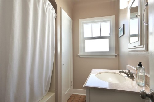 2331 Pacific Ave, Oak Bay, BC 